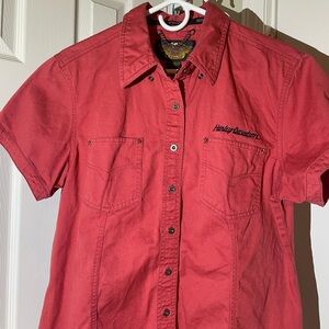 🏍️ Harley-Davidson Women’s Short Sleeve Button-Up Shirt – Red – Size L